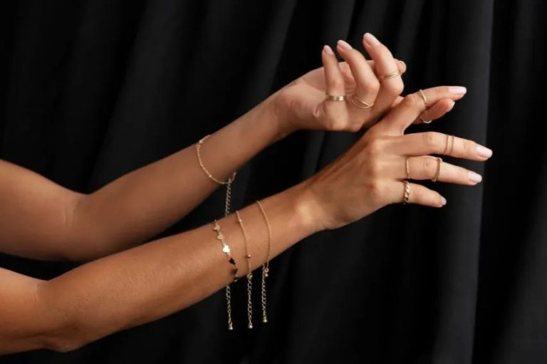 Your Ultimate Guide to Buying Engagement Rings in 2025